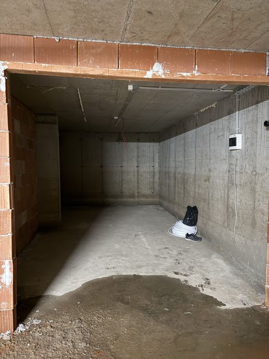 Продавам Гараж- 27кв.м. Малинова долина