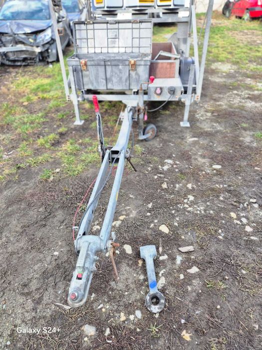 Remorca cu panou de semnalizare si dirijare trafic