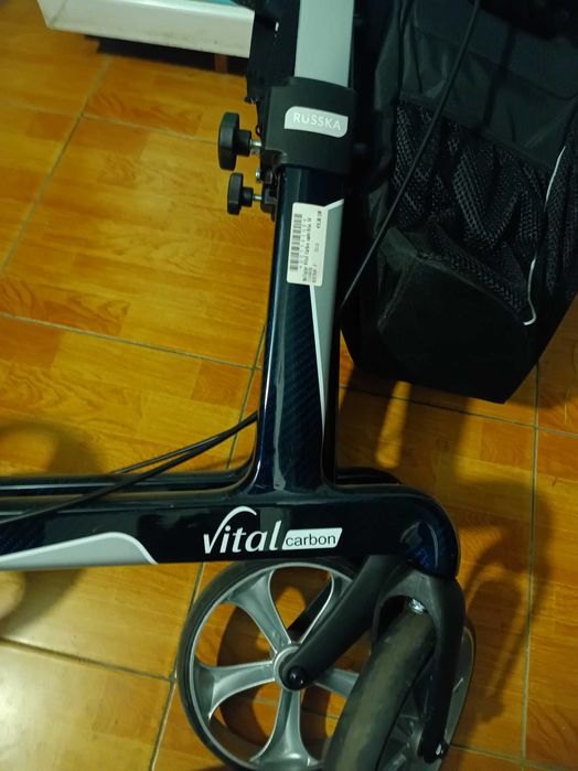 rolator din carbon nou