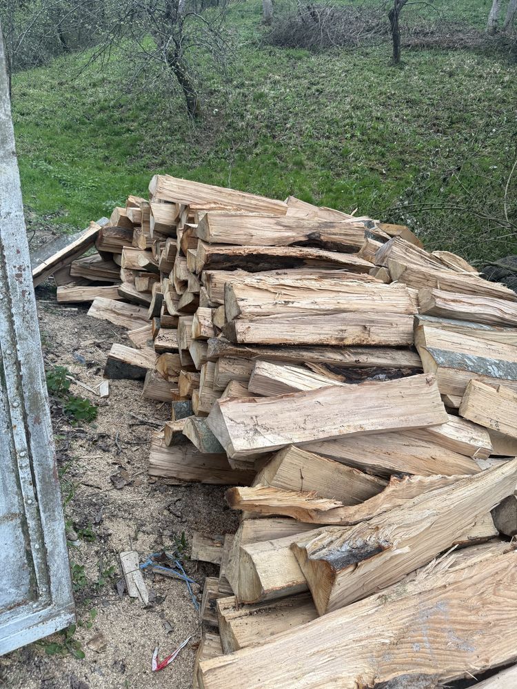 Vând lemn de foc de cea mai bună calitate la cel mai bun preț