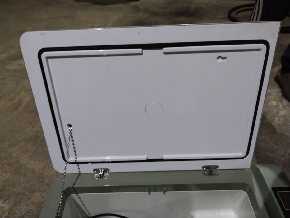 Холодиник 12,24 вольт