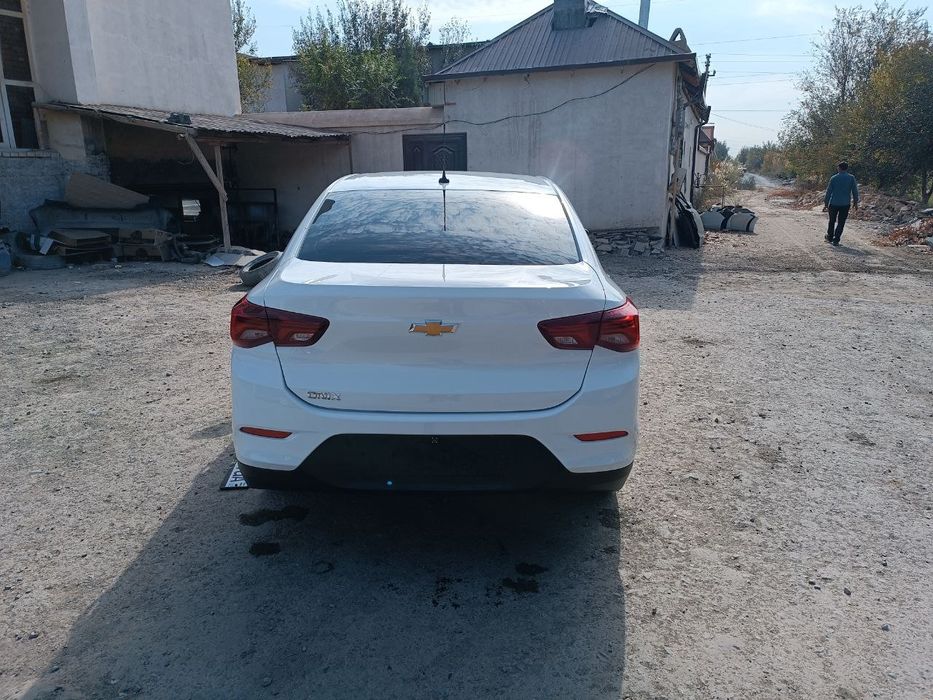 Оникс 1 позиция сотилади