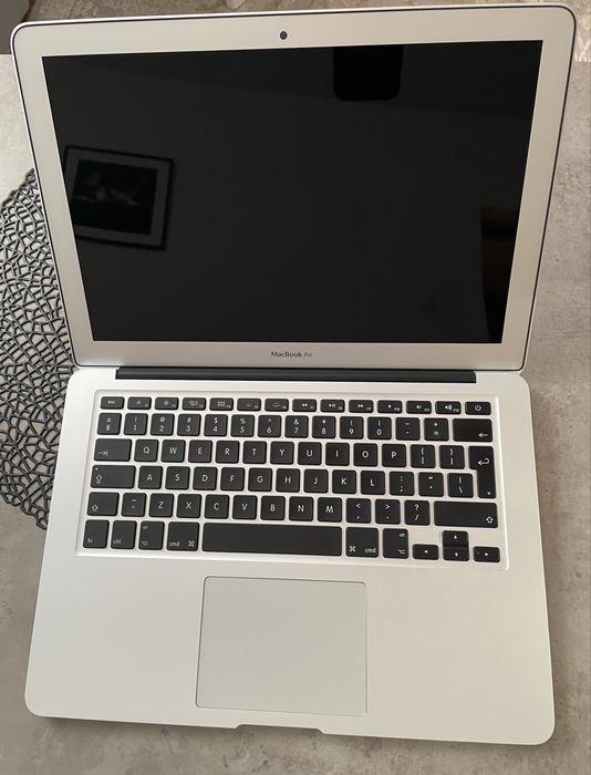 MacBook Air 13” - Arată Ca Nou