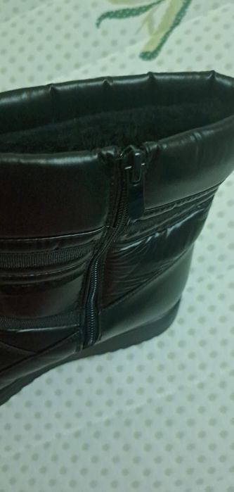 Ghete noi,îmblănite cu fermoar