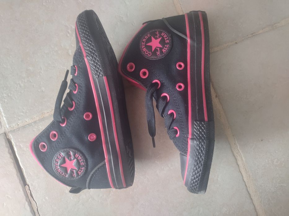 Чисто нови Кецове Converse.