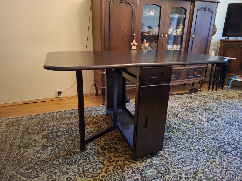 Трапезна/кухненска сгъваема маса.