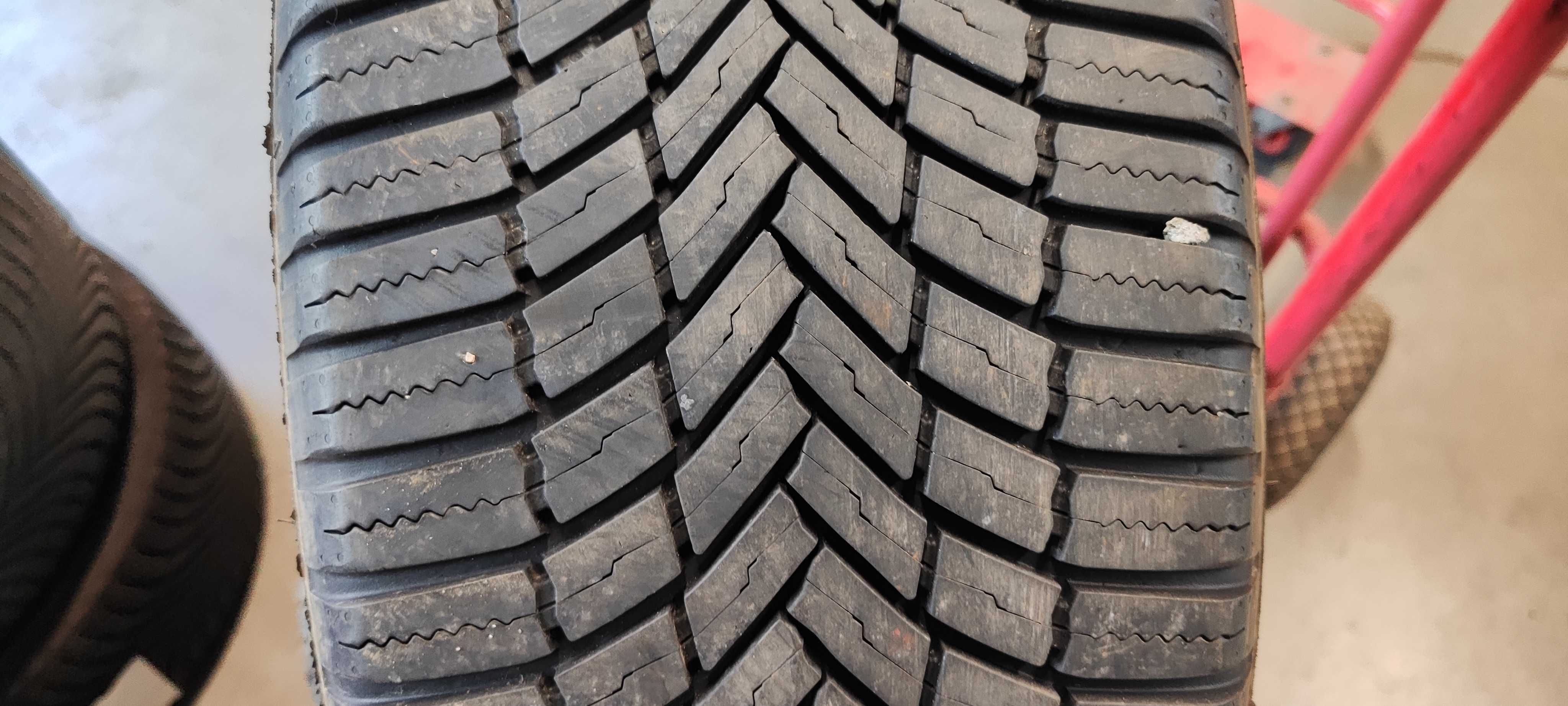 2бр.всесезонни гуми 215/55/17 Bridgestone