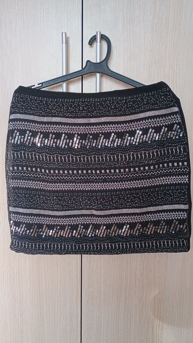 Черна пола с паети на  H&M