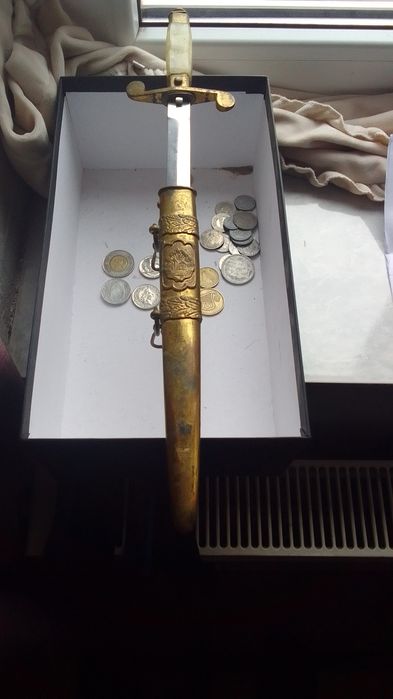 Vând stiletto militar