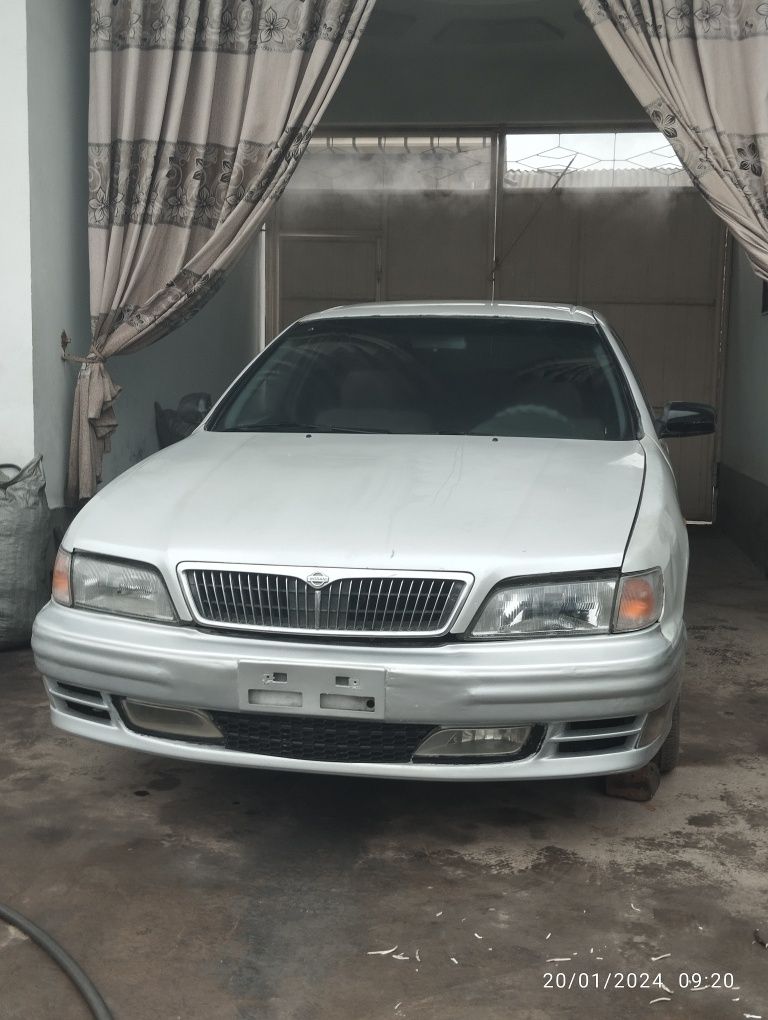 Nissan maxima holati yaxshi  matori yoq