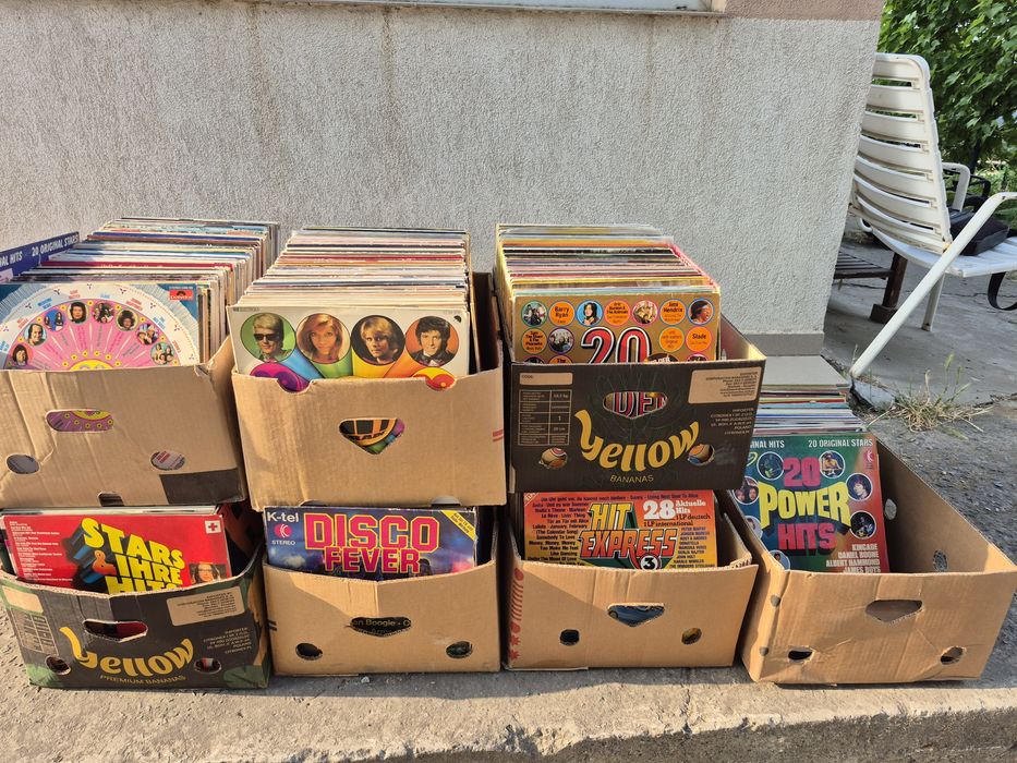 Vând  lot  200LP cu muzica usoara diferite genuri