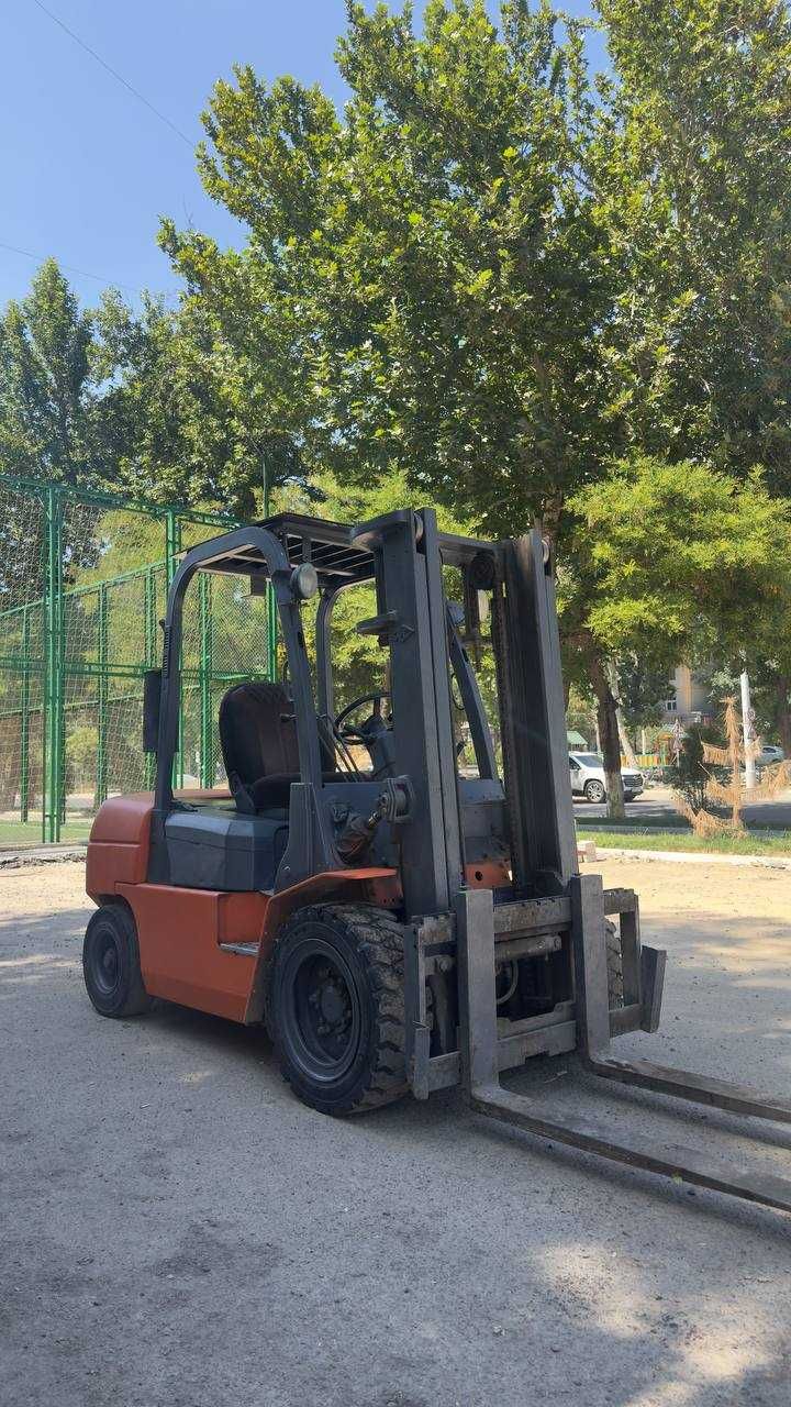 Вилочный погрузчик (Кара) хитой JTC бренди 3,5 т., 3 м, холати Зур.