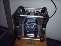 Boxa santier cu radio si incarcator acumulatori Bosch GML50