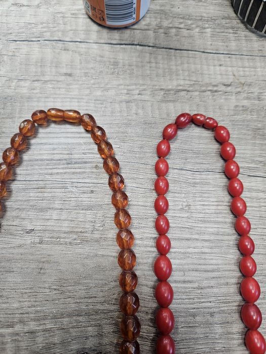 Кехлибарени стари  гердани.