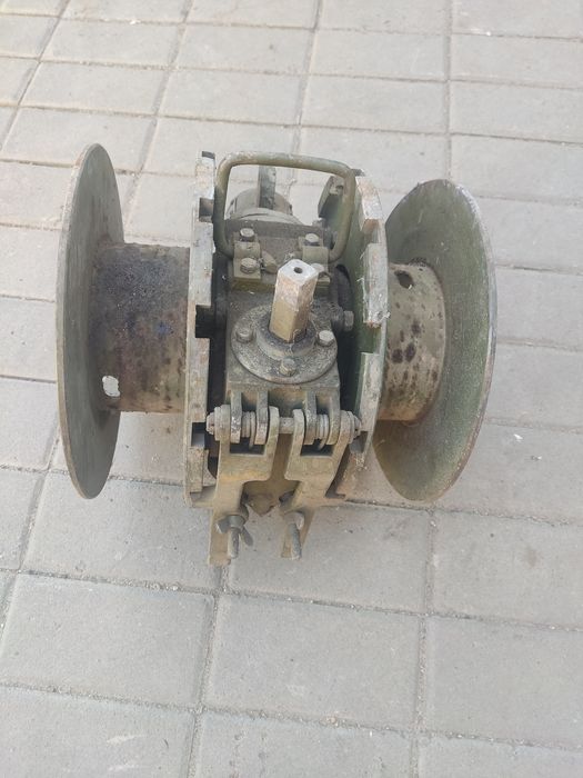 Продам лебедку тяговую двухбарабанную