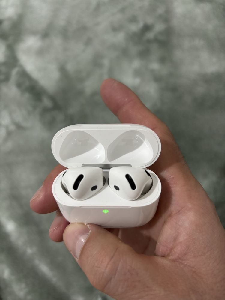 airpods 4 с шумоподавлением.