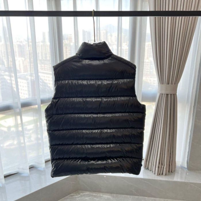 Moncler жилетка/ грейка