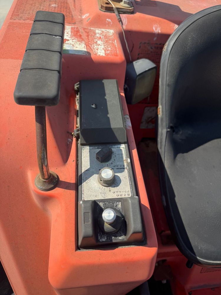 Tractor Hinomoto N279 4x4 28 CP