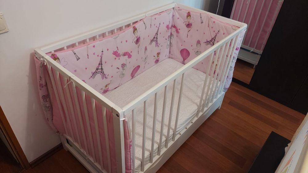 Pătuț bebe cu saltea IKEA si accesorii