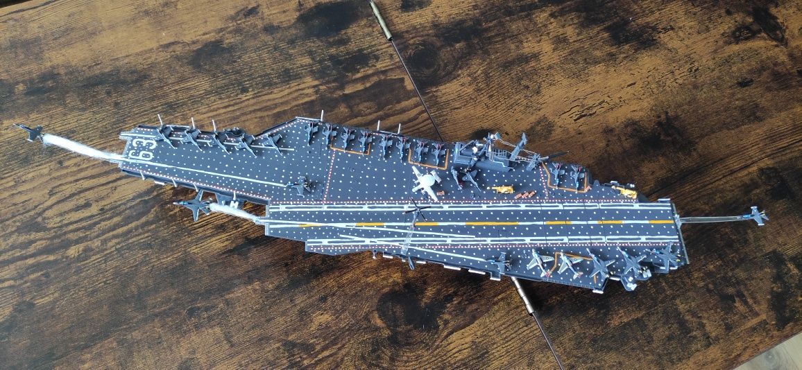 USS Kitty Hawk CV-63 Italeri, 1/720.