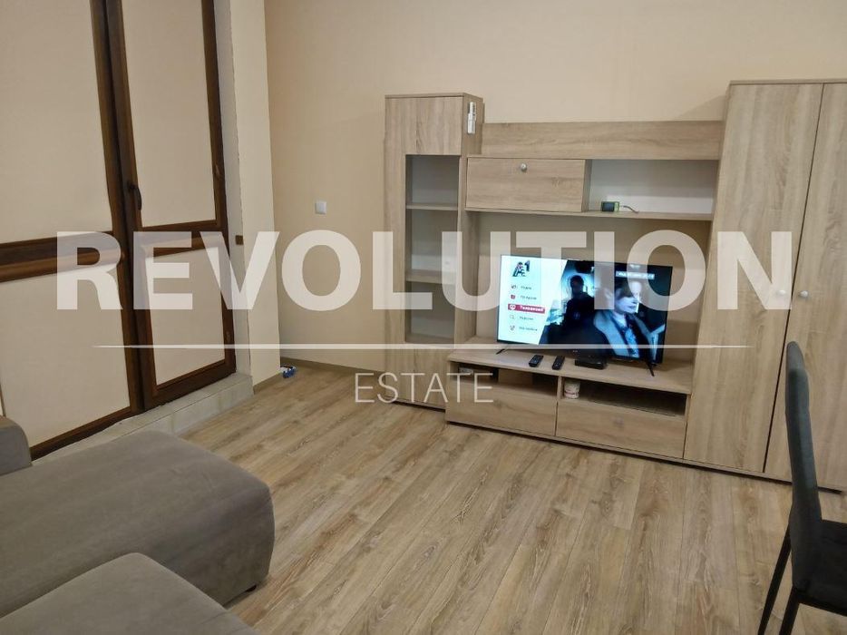 Дава се под наем Двустаен апартамент в Варна, Цветен квартал - 60 кв.м за 500 € - Снимка #2