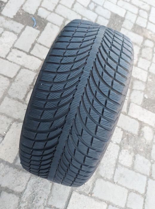 O bucată 255/50 R19 M+S iarnă - una Continental Michelin