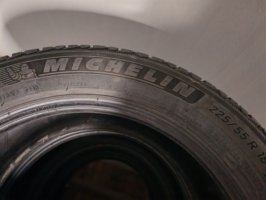 Vând anvelope Michelin 225 55 18