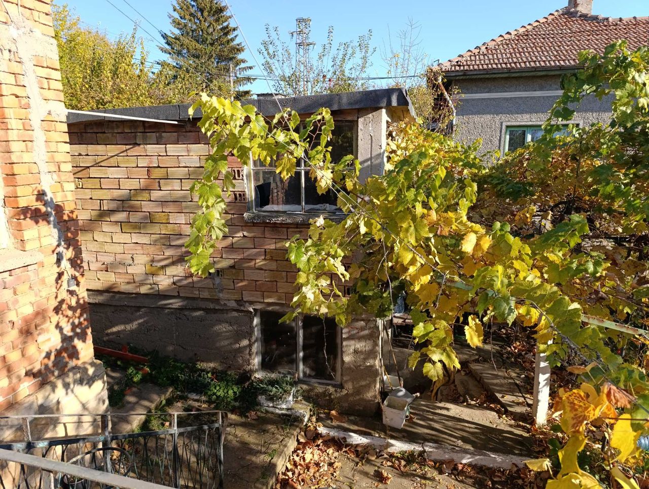 Продава се Къща в Борово - 90 кв.м за 428 €/кв.м - Снимка #2
