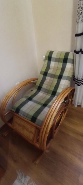 Продам Кресло качалку из ротанга