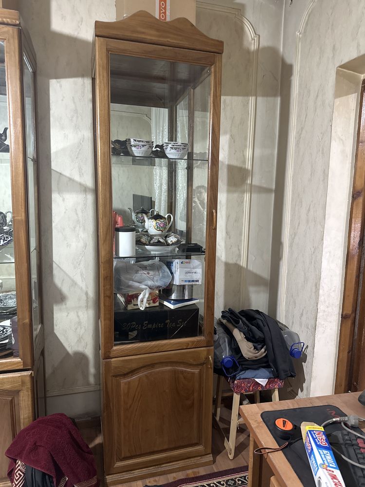 Продается срочно гостинный гарнитур стенка б/у из чистого ореха