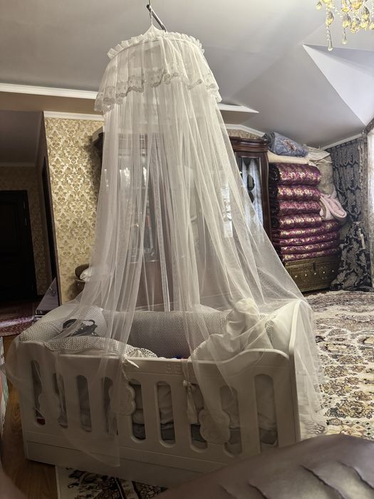 Детский кроват сотилади, люлка кисмини олиб матрас куйса кроват булади