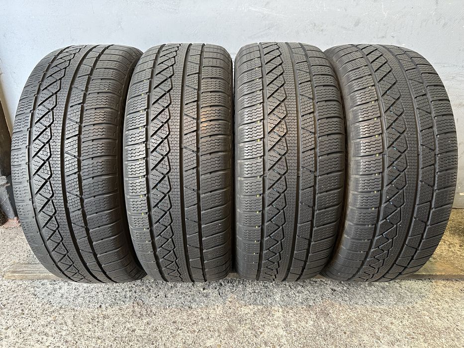 Гуми 235/50/19 PETLAS Explero Winter