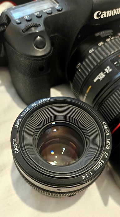 Kit Canon 6D + 2 obiective + filtru + baterie extra