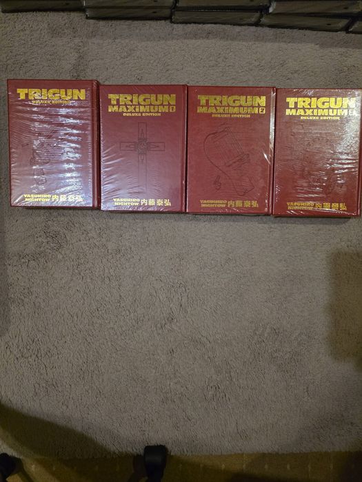 Lot manga Trigun si Hellsing