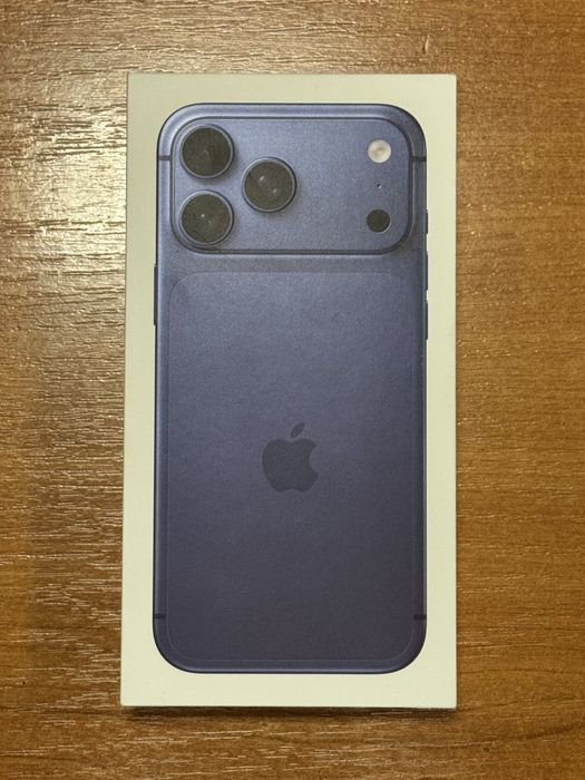 Apple iPhone 17 Pro Max 256GB Deep Blue - Неразпечатван !