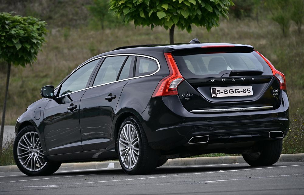 Volvo V60 Plug In Hibrid  2013 D6 4X4  - webasto / distronic etc