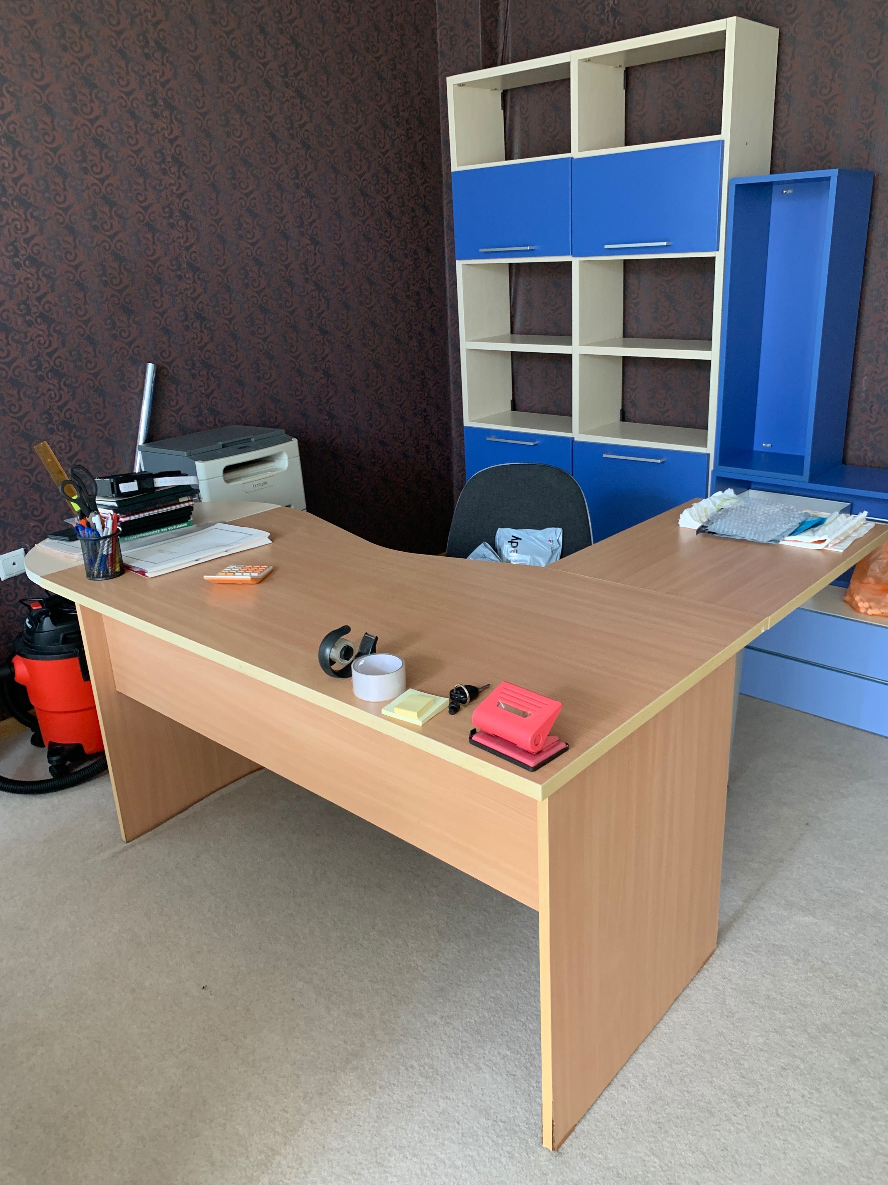 Продава се Бюро мн запазено