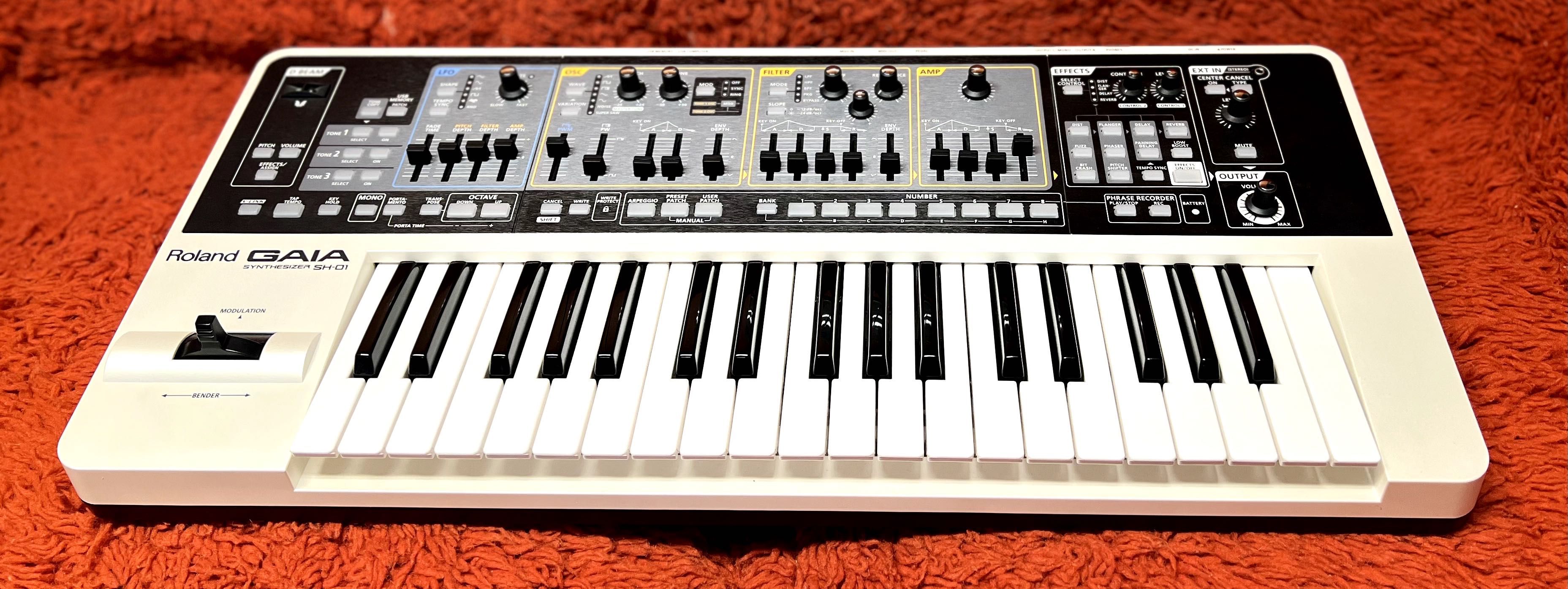 Продавам Roland GAIA SH-1 - перфектен