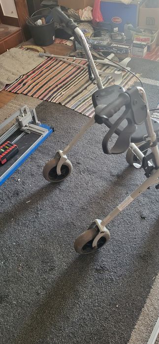 Rolator .cadru mers pliabil din aluminiu