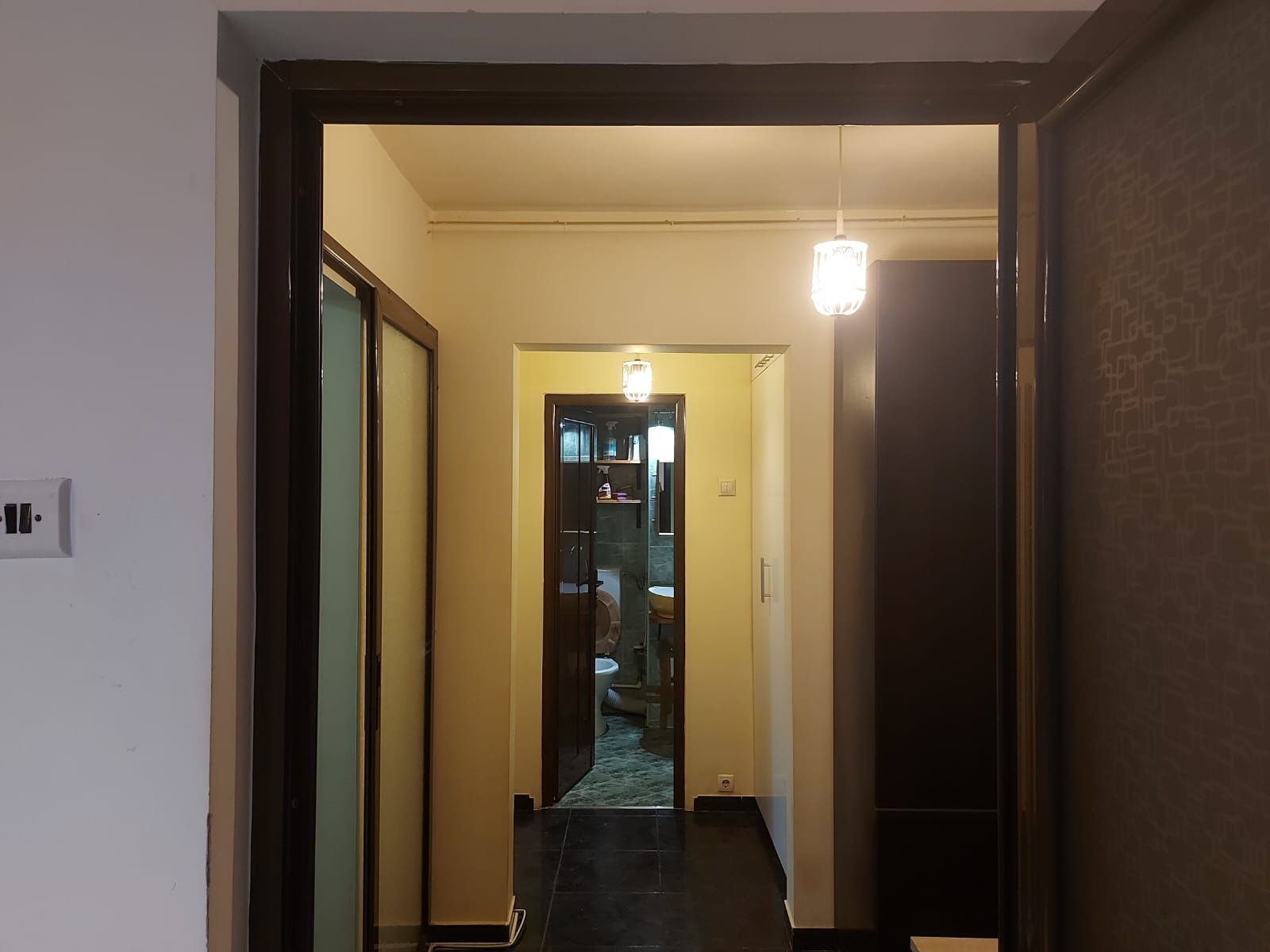 Inchiriez apartament cu 2 camere decomandat  in zona Ploiesti Vest