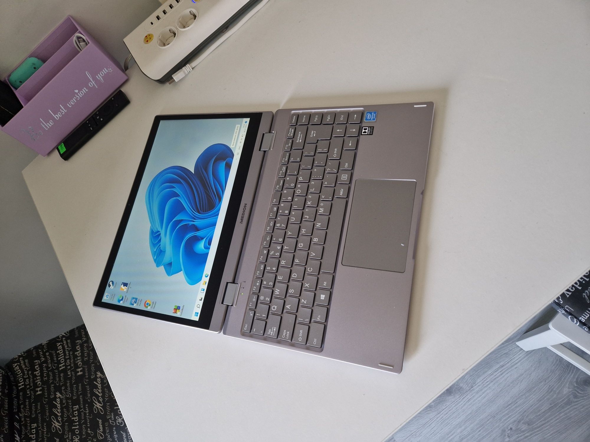 Laptop Medion 2 în 1 ,se face tableta  360 grade - touchscreen
