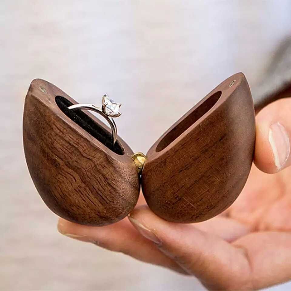 Деревянная коробка (футляр) для колечко в виде сердце