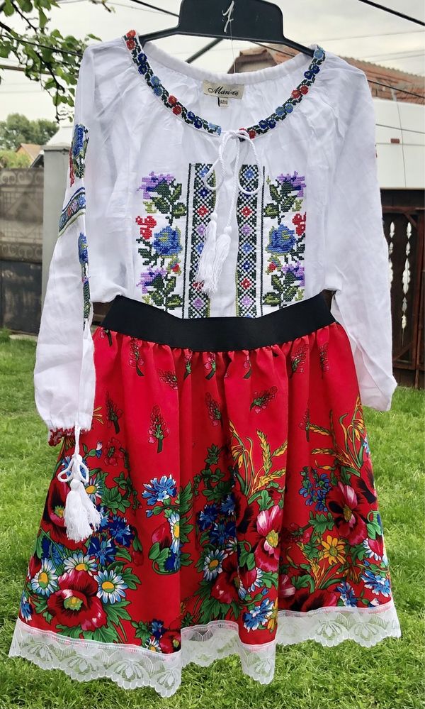 Costum traditional fete