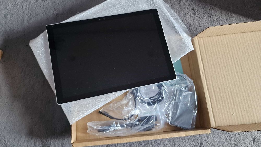 Micosoft Surface Pro 4 i5-6300U, 4Gb Ram, 128Gb SSD, Refurbished