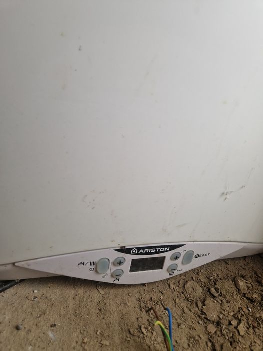 Centrala ariston cares 30kw defecta