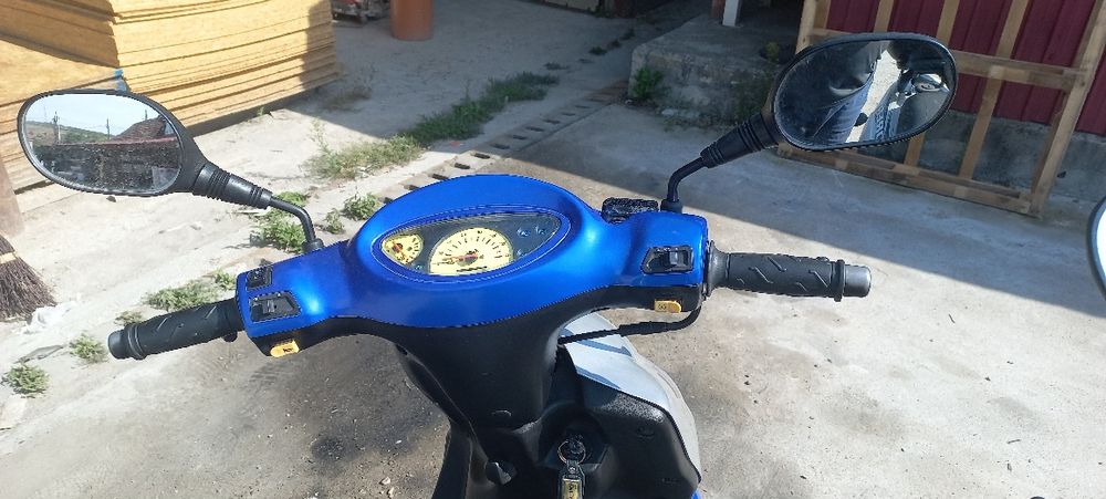 Vind scuter pe benzina recent aduse din Germania