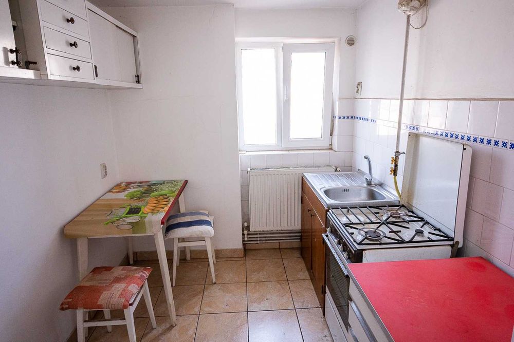 Apartament 2 camere + terasa, etaj 2, central.