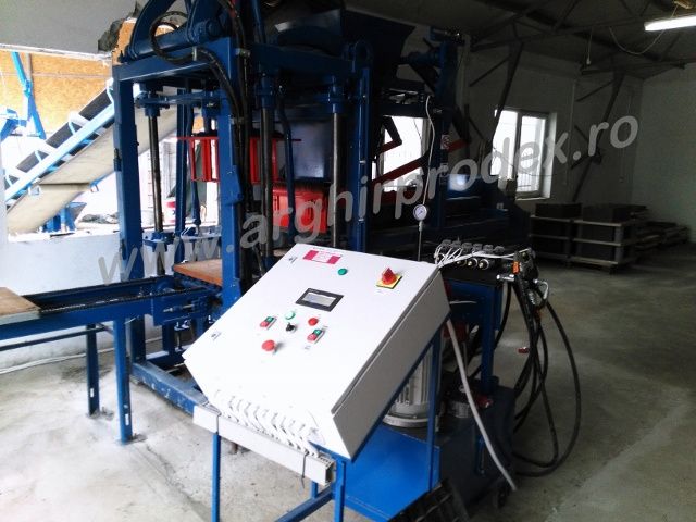Linie de productie (PRESA) pavaj, borduri, boltari din beton