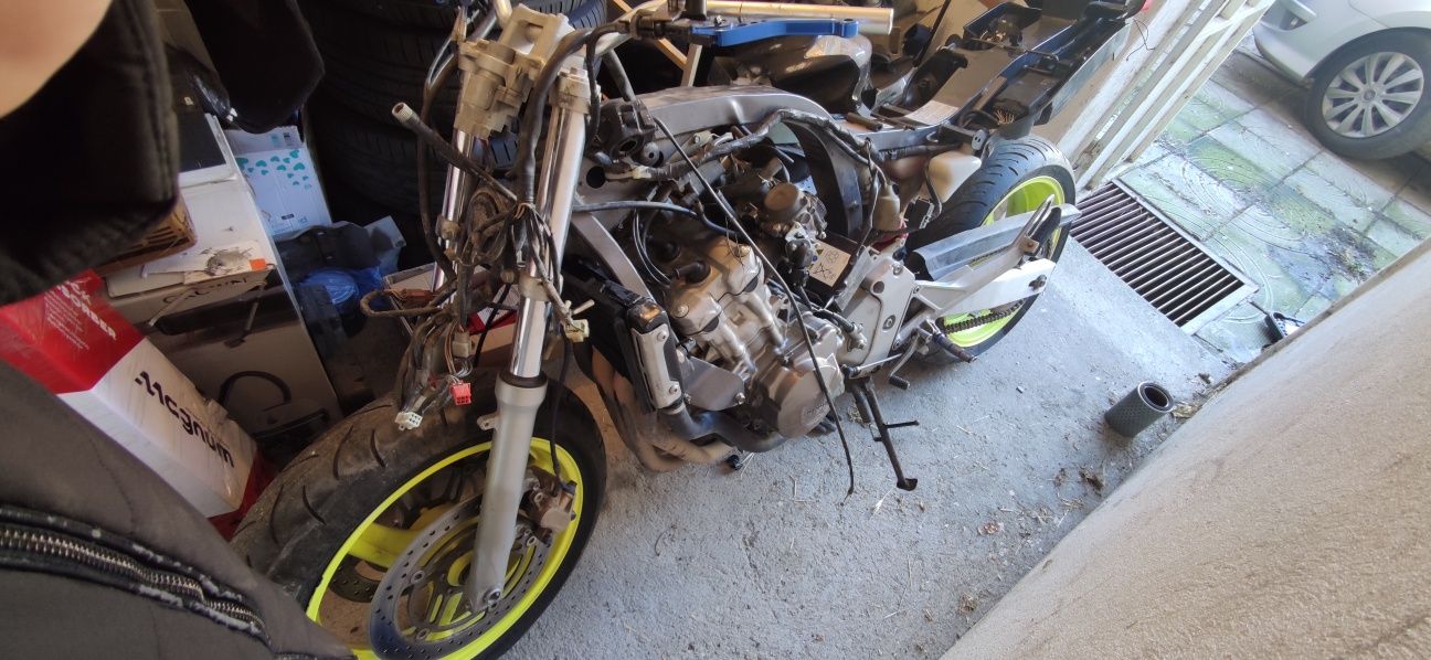 Honda cb600F hornet на части