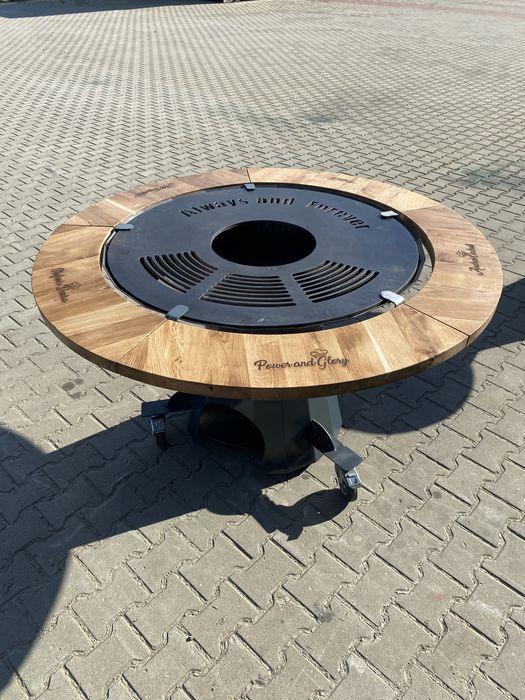 Gratar cu focar si blaturi din lemn! Oferta speciala